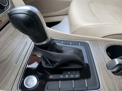 Used 2018 Volkswagen Passat 2.0T SE image 24