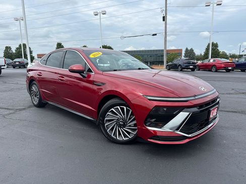Used 2024 Hyundai Sonata SEL FWD image 2