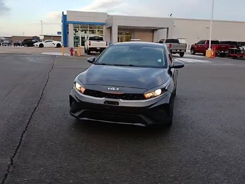 Used 2023 Kia Forte LXS image 3