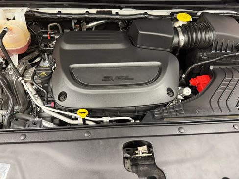 Used 2023 Chrysler Pacifica Touring-L FWD image 31