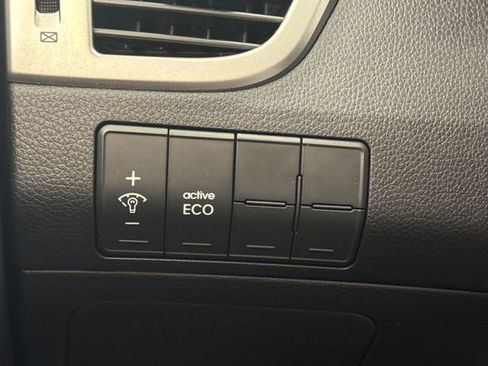Used 2016 Hyundai Elantra GT FWD image 34