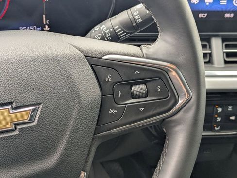 Used 2025 Chevrolet Trax LT w/ LT Convenience Package image 18