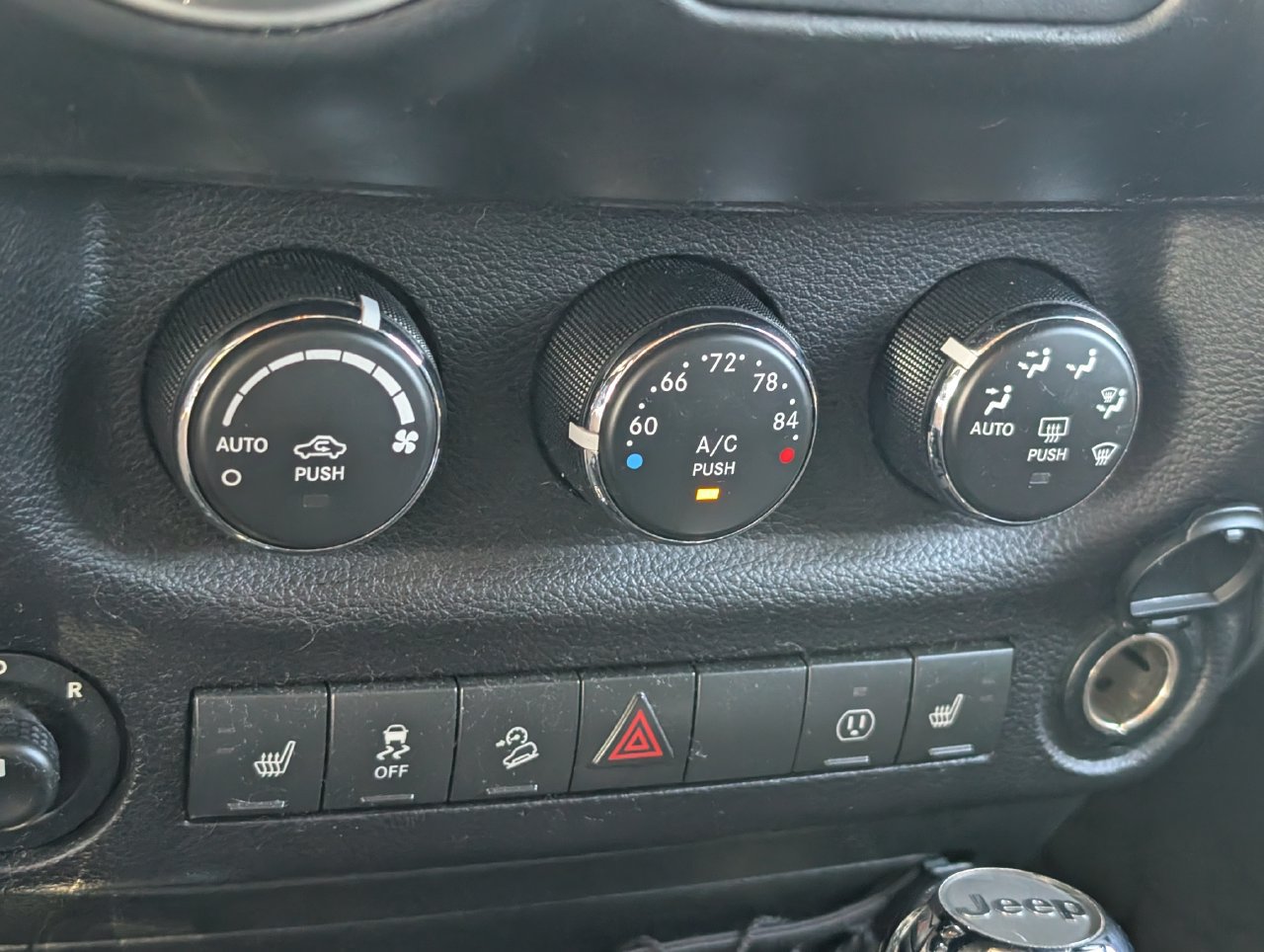 Used 2015 Jeep Wrangler Unlimited Rubicon AWD/4WD image 19