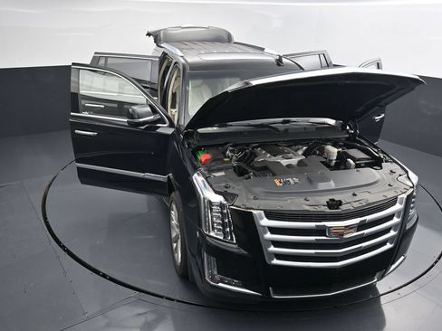 Used 2018 Cadillac Escalade Luxury AWD/4WD image 25