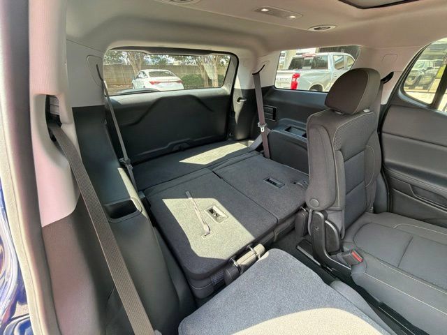 Used 2023 GMC Acadia SLE w/ Driver Convenience Package FWD image 35
