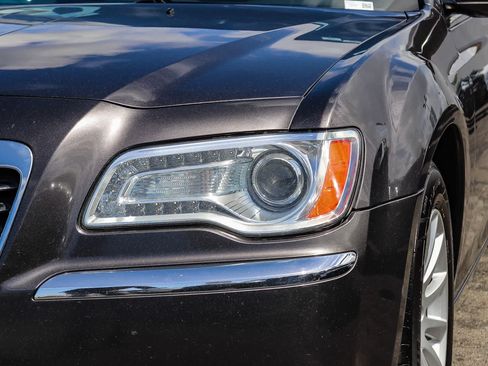 Used 2014 Chrysler 300 RWD image 8