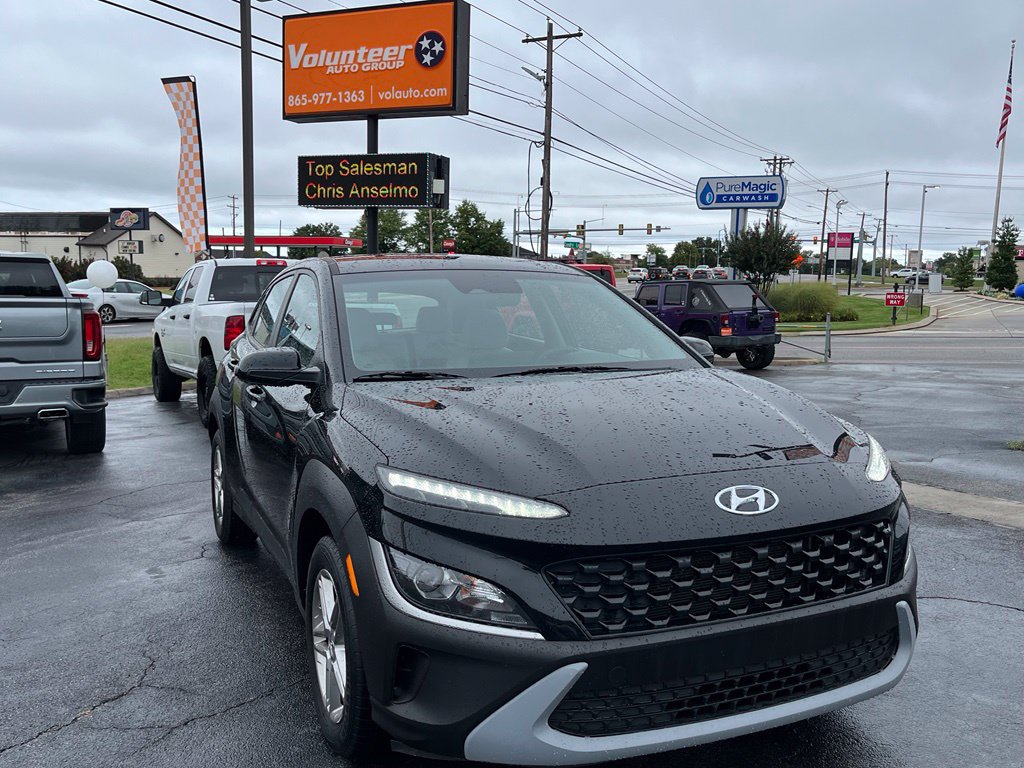 Used 2023 Hyundai Kona SE w/ Cargo Package FWD image 2