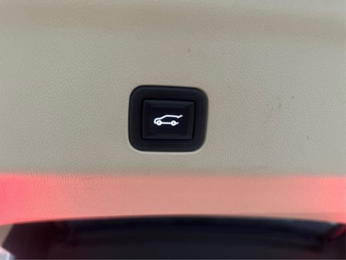 Used 2021 Cadillac Escalade Premium Luxury w/ Performance Package image 29