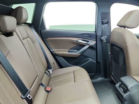 Used 2025 Audi Q6 e-tron Premium w/ Convenience Package image 24