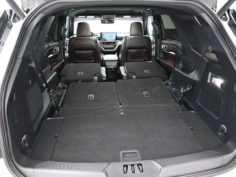 Certified 2025 Ford Explorer Platinum w/ Ultimate Package image 30