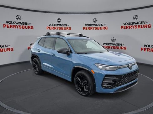 New 2026 Volkswagen Tiguan SE R-Line FWD image 2