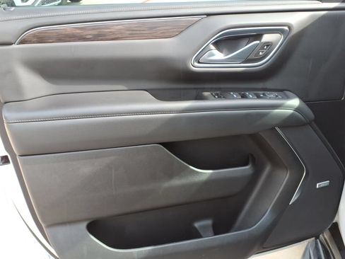Used 2022 Chevrolet Suburban LT RWD image 14