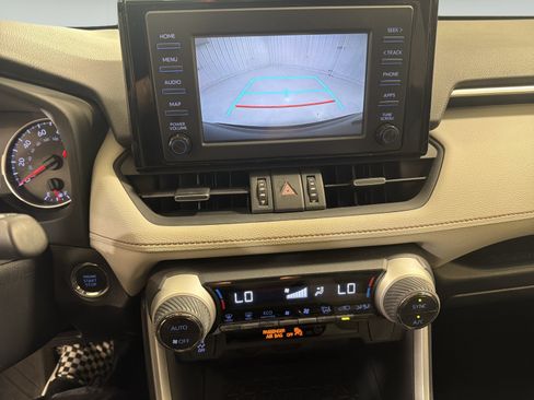 Used 2019 Toyota RAV4 XLE Premium AWD/4WD image 18