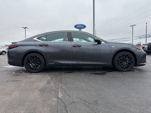 Used 2022 Lexus ES 300h F Sport w/ Accessory Package 2 image 4