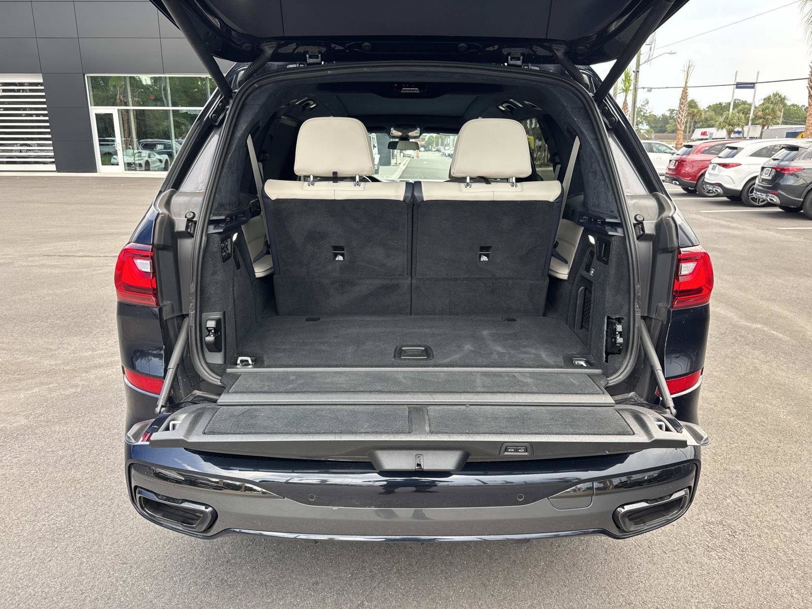 Used 2021 BMW X7 M50i w/ Dynamic Handling Package AWD/4WD image 11