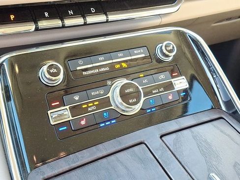 Used 2024 Lincoln Navigator Premiere image 12