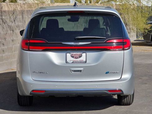 Used 2024 Chrysler Pacifica Limited FWD image 7