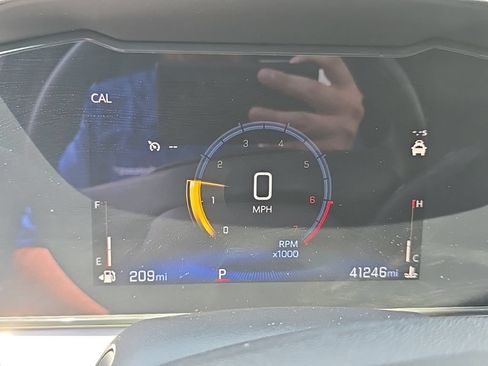 Used 2025 Chevrolet Trax LT FWD image 5