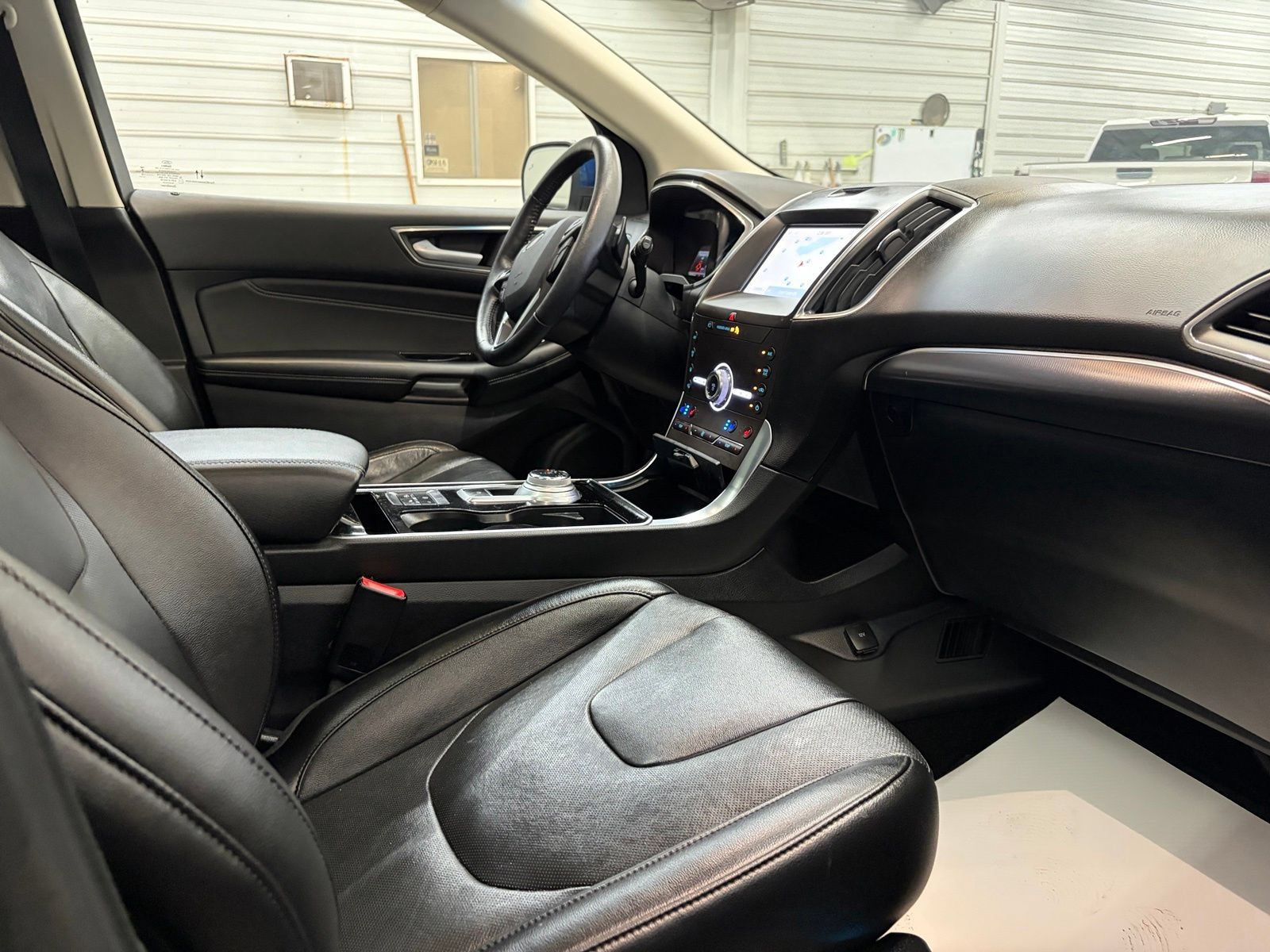 Used 2020 Ford Edge Titanium w/ Equipment Group 301A AWD/4WD image 24