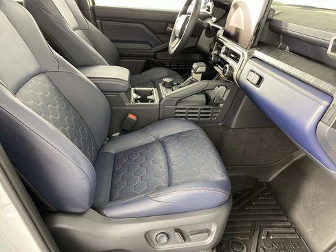 Used 2026 Toyota 4Runner Platinum AWD/4WD image 11