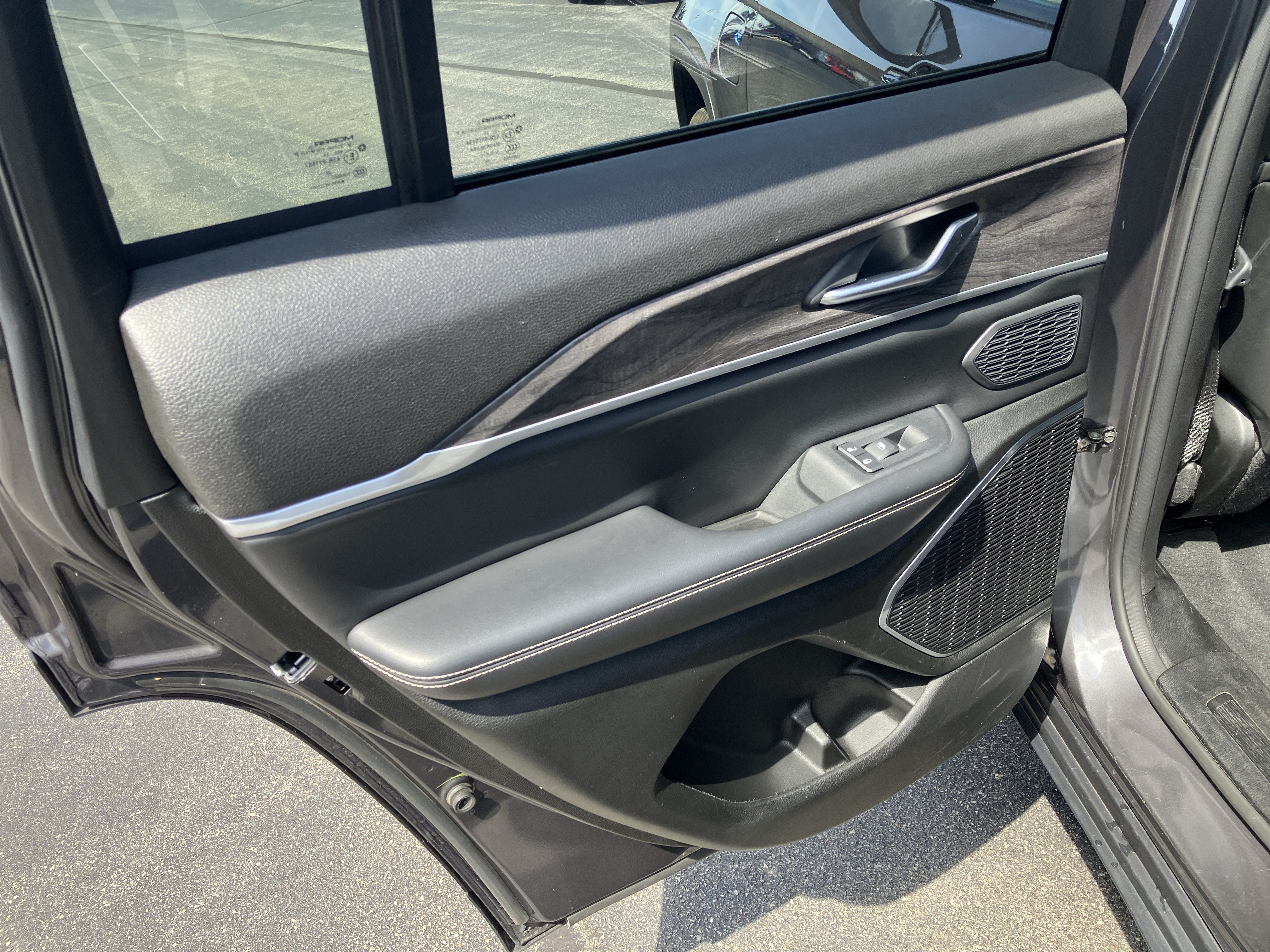 Used 2023 Jeep Grand Cherokee 4WD 4xe image 14