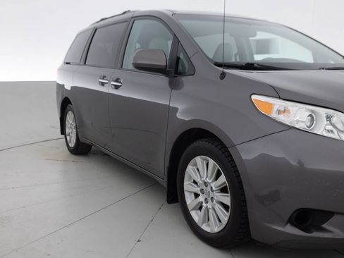 Used 2014 Toyota Sienna XLE AWD/4WD image 11