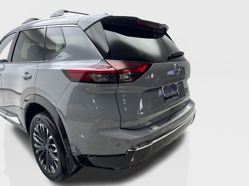 Used 2025 Nissan Rogue Platinum w/ Tech Package image 19