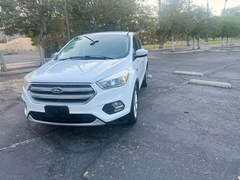 Used 2017 Ford Escape SE FWD image 8