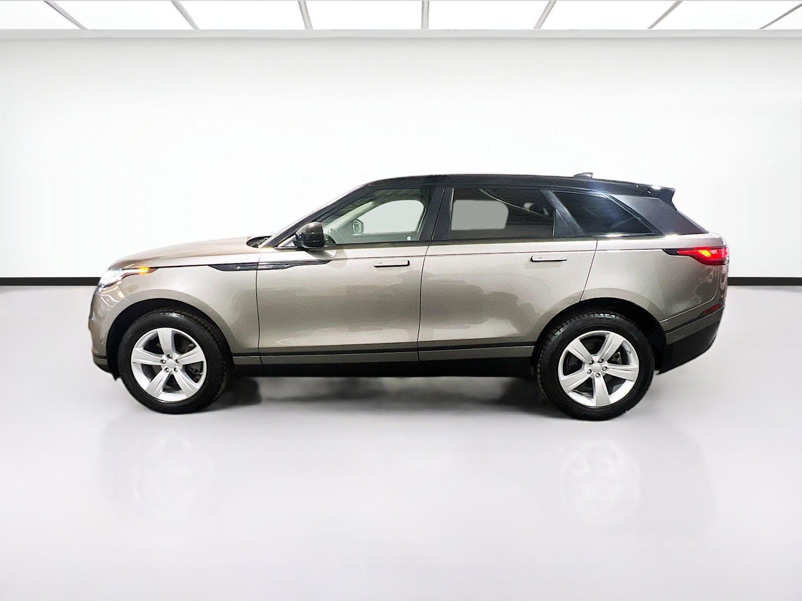 Used 2020 Land Rover Range Rover Velar S AWD/4WD image 25