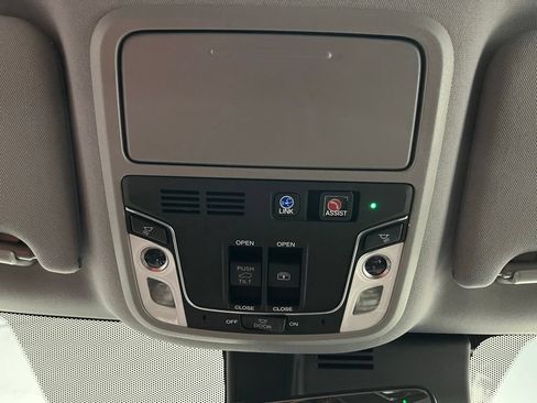 Used 2022 Honda Pilot Elite image 9