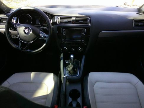 Used 2016 Volkswagen Jetta Sport image 10