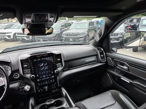 Used 2024 RAM 1500 Laramie AWD/4WD image 32