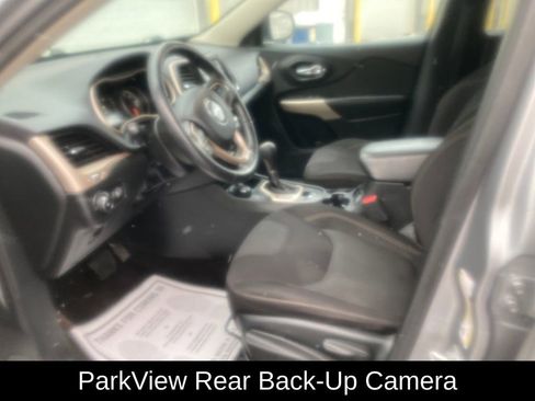 Used 2017 Jeep Cherokee Latitude image 12