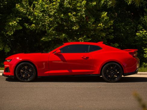 Used 2017 Chevrolet Camaro ZL1 RWD image 6