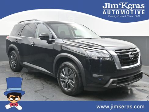 Used 2024 Nissan Pathfinder SV image 1