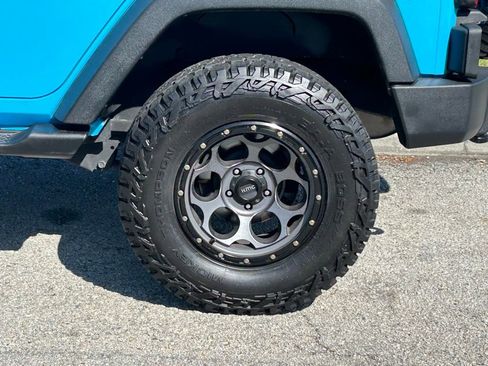 Used 2018 Jeep Wrangler Unlimited Sport S AWD/4WD image 9
