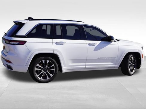 Used 2023 Jeep Grand Cherokee Overland w/ Luxury Tech Group IV AWD/4WD image 4