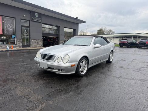 Used 2002 Mercedes-Benz CLK 320 Cabriolet image 2