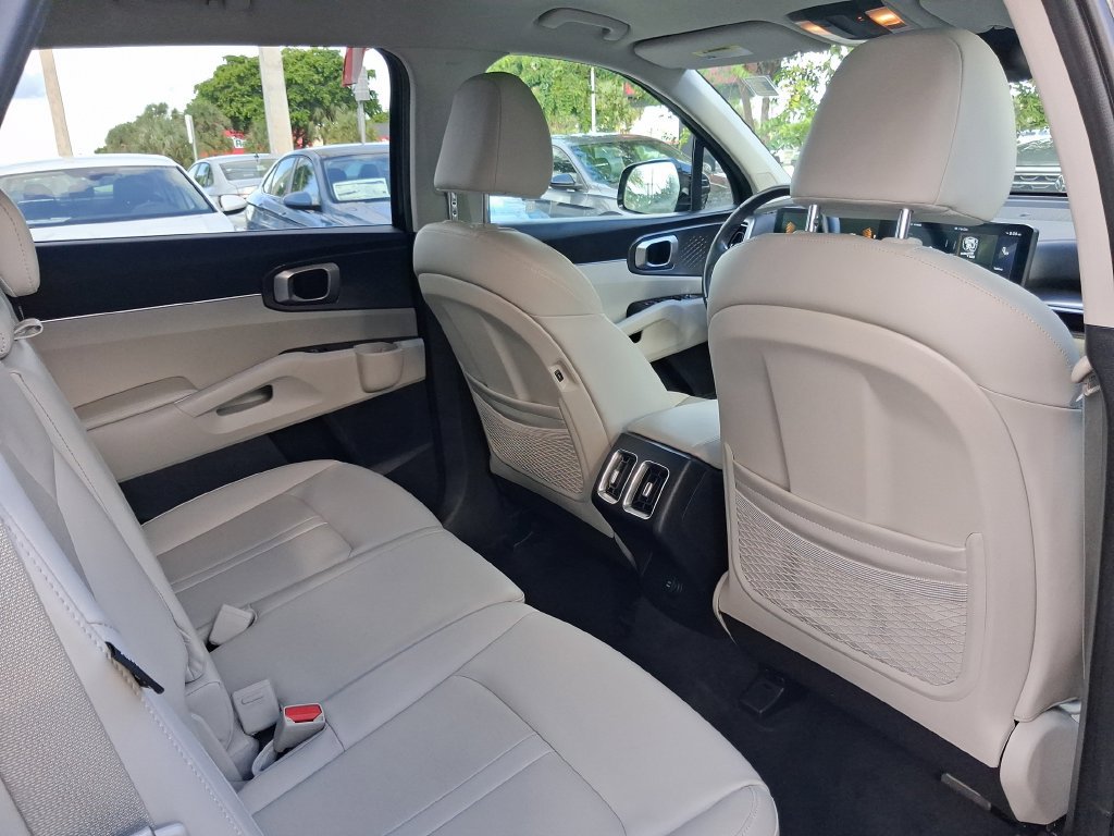 Used 2025 Kia Sorento S FWD image 25