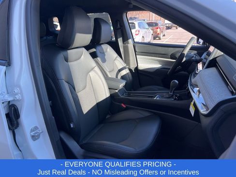 New 2026 Jeep Compass Latitude image 22