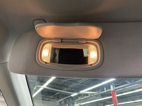 Used 2022 Chrysler Pacifica Touring-L image 37