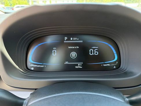 Certified 2025 Hyundai Venue SEL FWD image 14