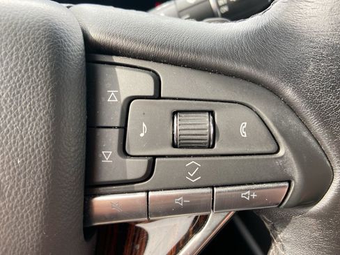 Used 2022 Cadillac Escalade ESV Luxury w/ LPO, Illumination Package AWD/4WD image 22