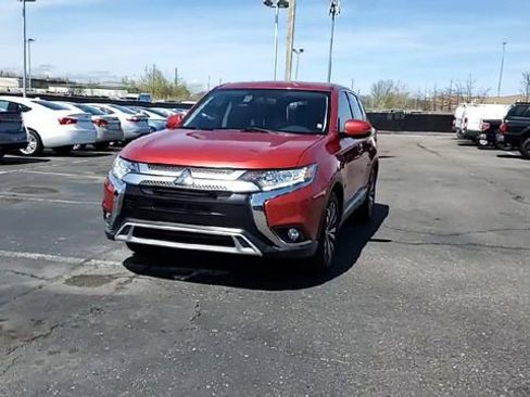 Used 2019 Mitsubishi Outlander SE FWD image 3