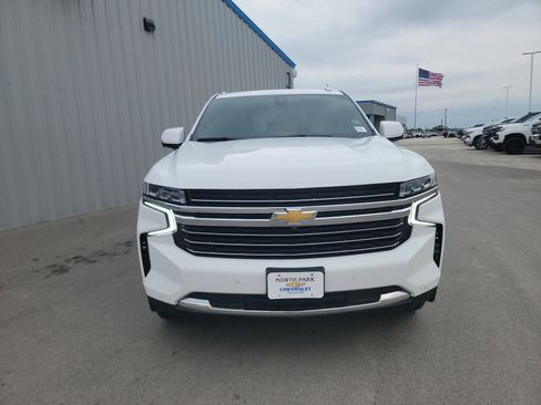 Used 2022 Chevrolet Tahoe LT w/ Luxury Package AWD/4WD image 2