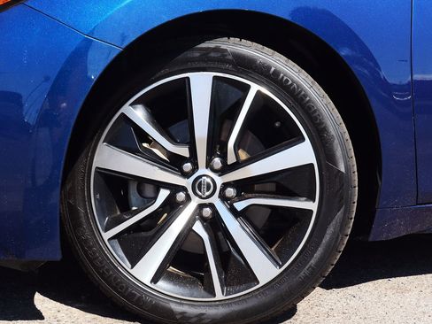 Used 2022 Nissan Maxima SV w/ Floor Mat Group image 5