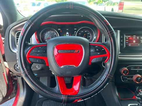 Used 2017 Dodge Charger SE RWD image 18