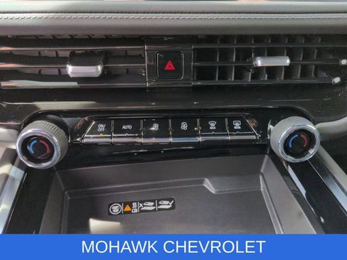 Used 2025 Chevrolet Tahoe Z71 w/ Comfort Package AWD/4WD image 19