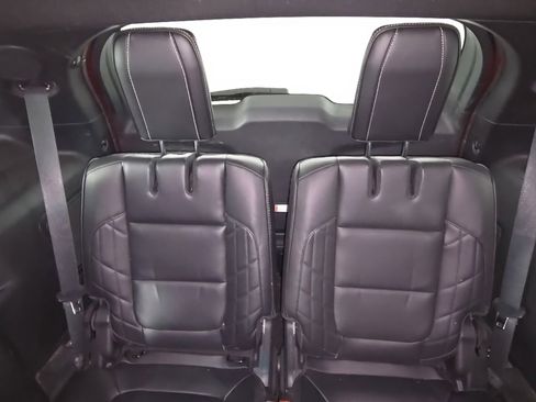 Used 2017 Ford Explorer Platinum image 17