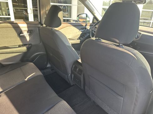 Used 2022 Nissan Rogue SV image 25